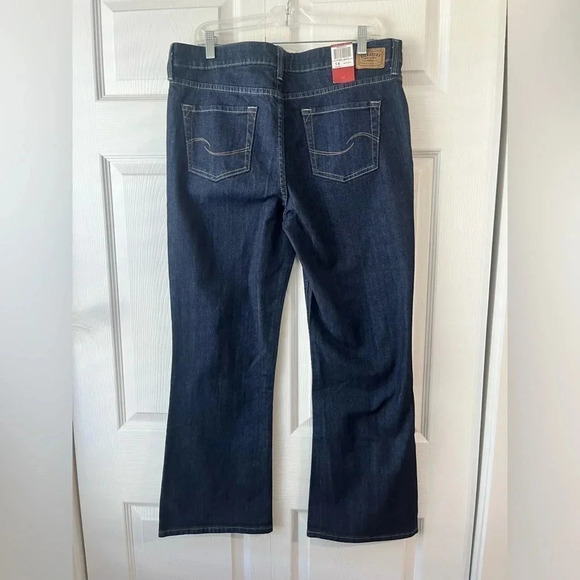 Levi’s Low Rise Boot Cut Size 14 Short Misses NWT Dark Wash - Picture 4 of 7